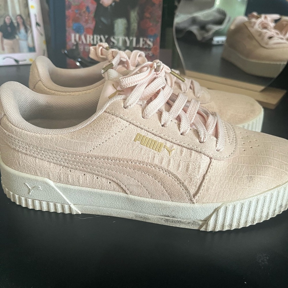 PUMA CARINAS GOOD CONDITION - Picture 1 of 6